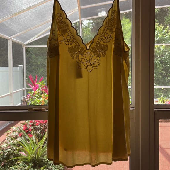 NWT. Maurice’s Medium yellow spaghetti strap v neck blouse - Picture 6 of 9